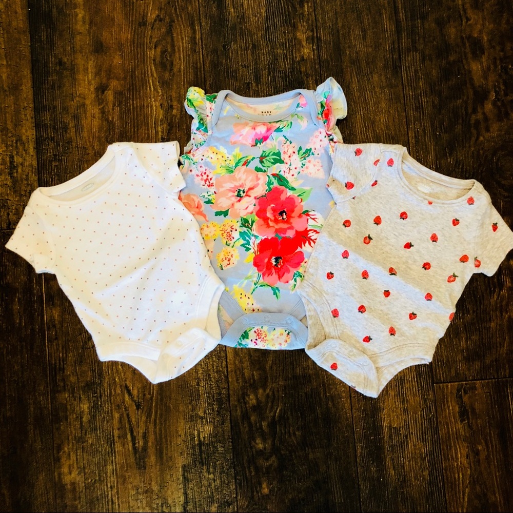 SOLD! Baby GAP / Old Navy Onesie Bundle